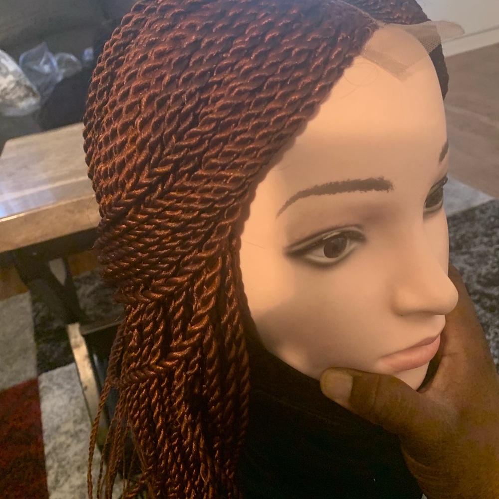 Beautiful braided wig - Picture 2 of 8
